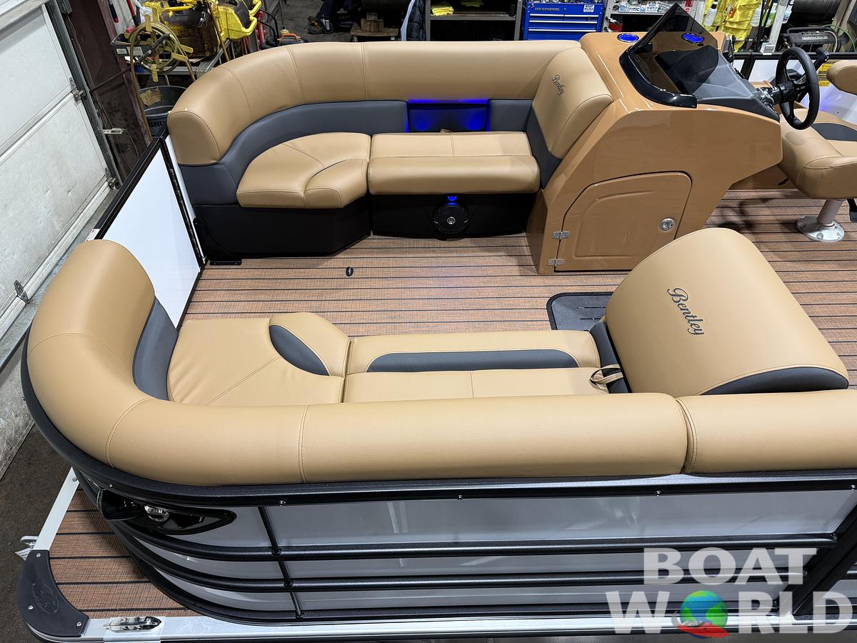 2026 Bentley Pontoons Legacy 223 Swingback Tritoon 