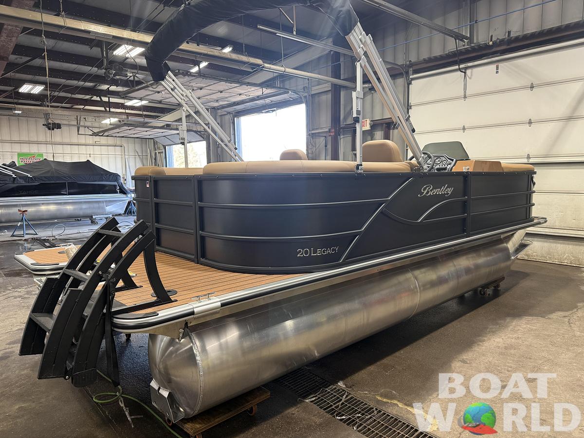 2026 Bentley Legacy 200 Navigator Quad Lounge $34995