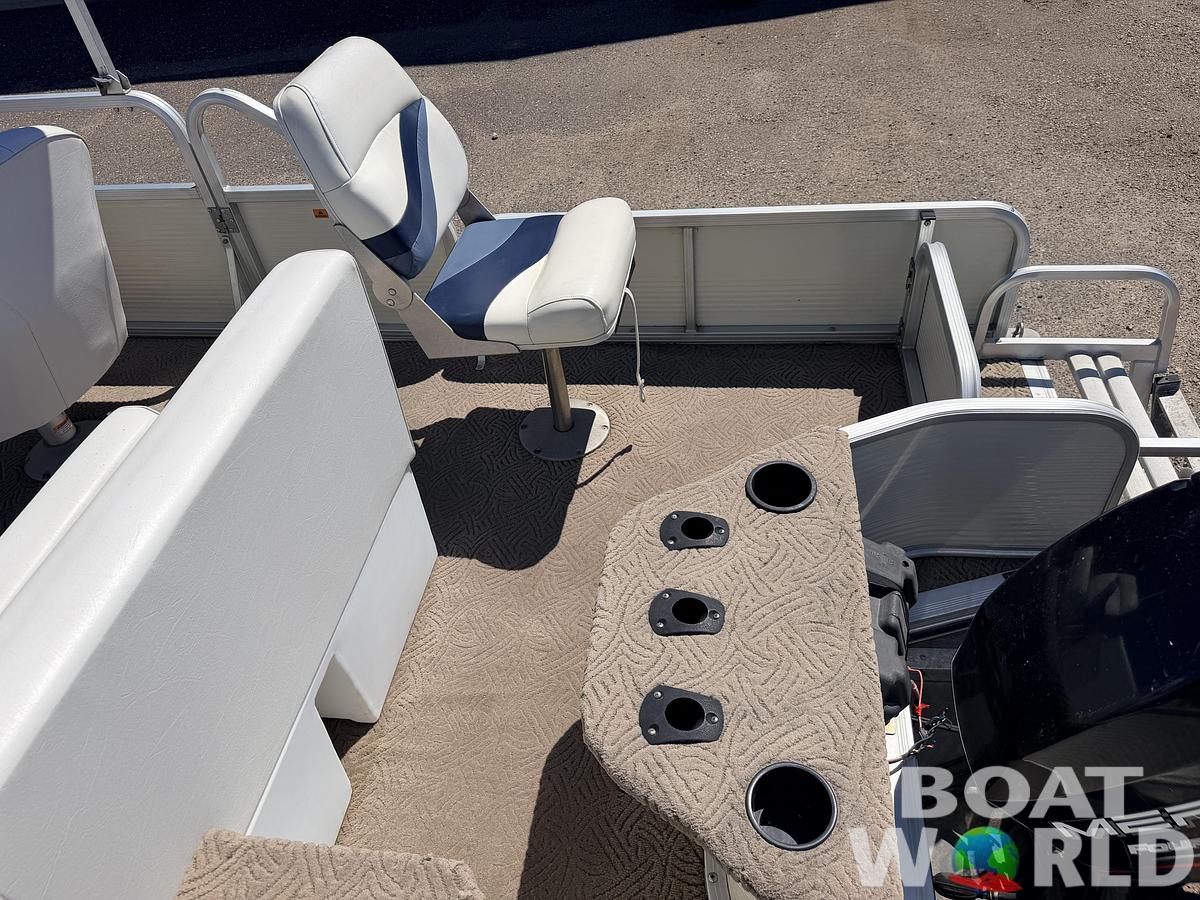 Used 2001 Lowe SunCruiser Trinidad 204 & 50HP Mercury 4Stroke -$11,995