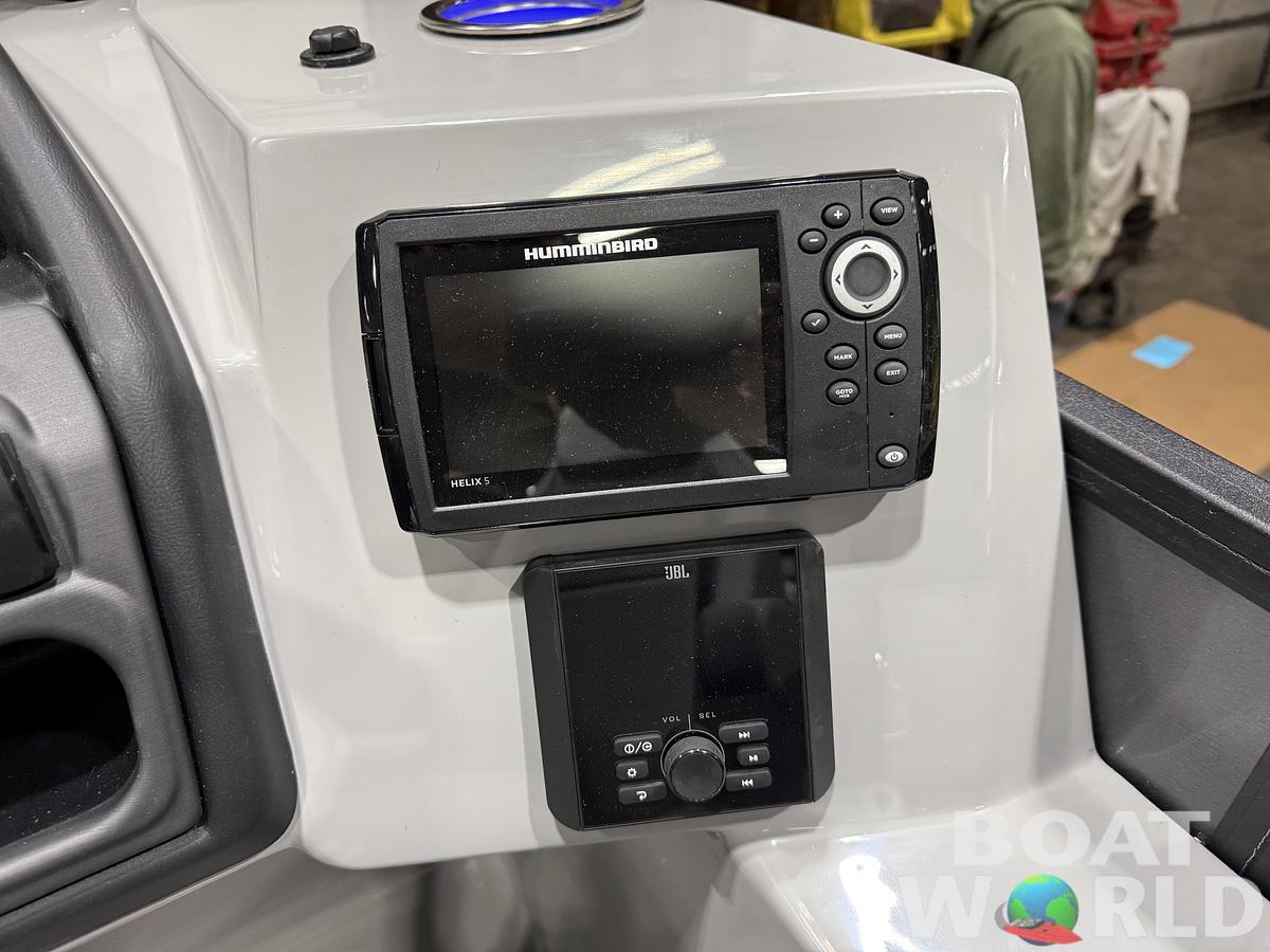 2026 Bentley Pontoons Legacy 223 Swingback Tritoon 