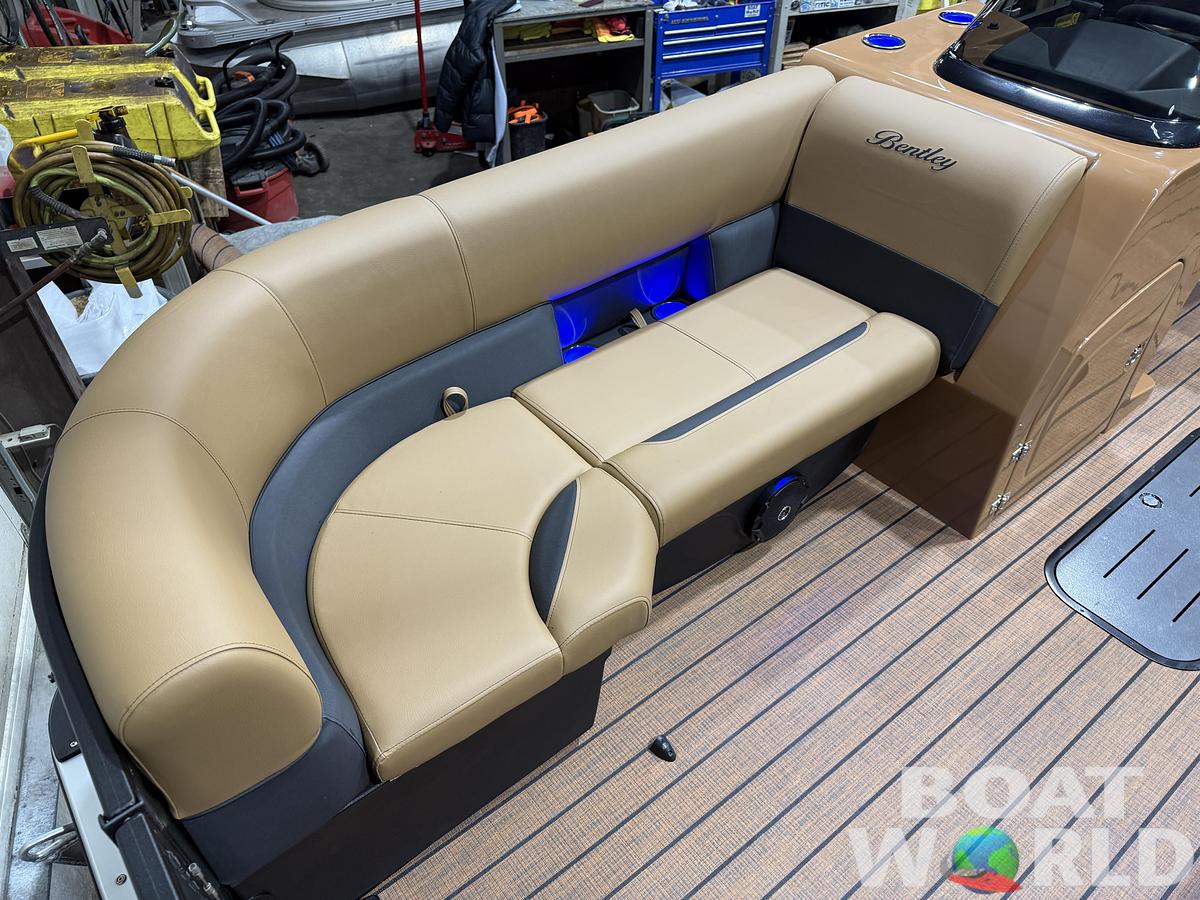 2026 Bentley Pontoons Legacy 223 QSB Swingback Tritoon 