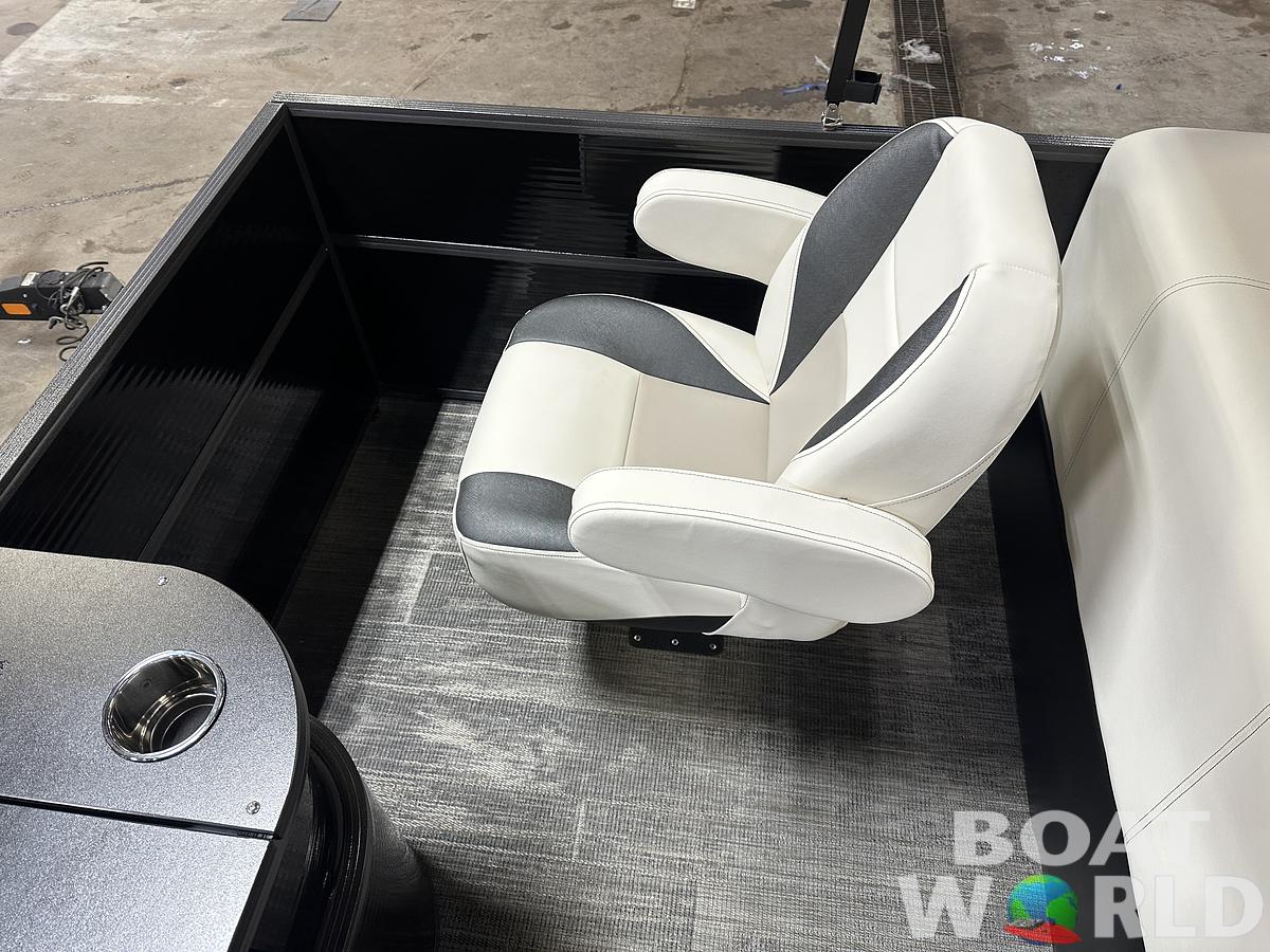 2025 Montego Bay 8522 Fish & Cruise Tritoon & Honda 150HP 4-Stroke EFI