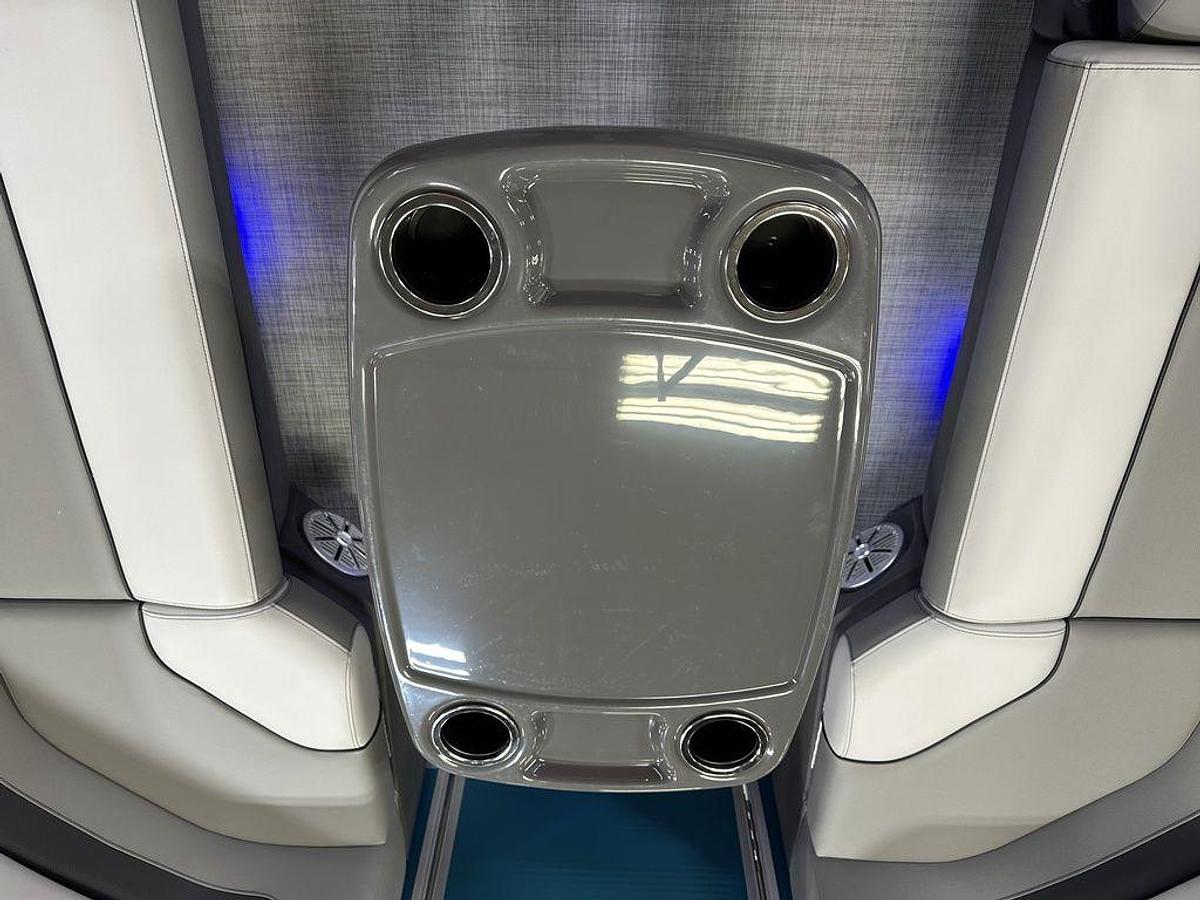 2025 Princecraft Vectra 23 RL Swingback Lounge Pontoon & Mercury 4-Stroke EFI