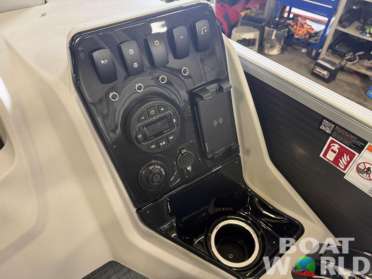 2026 Princecraft Vectra 23 RL Swingback Lounge Pontoon