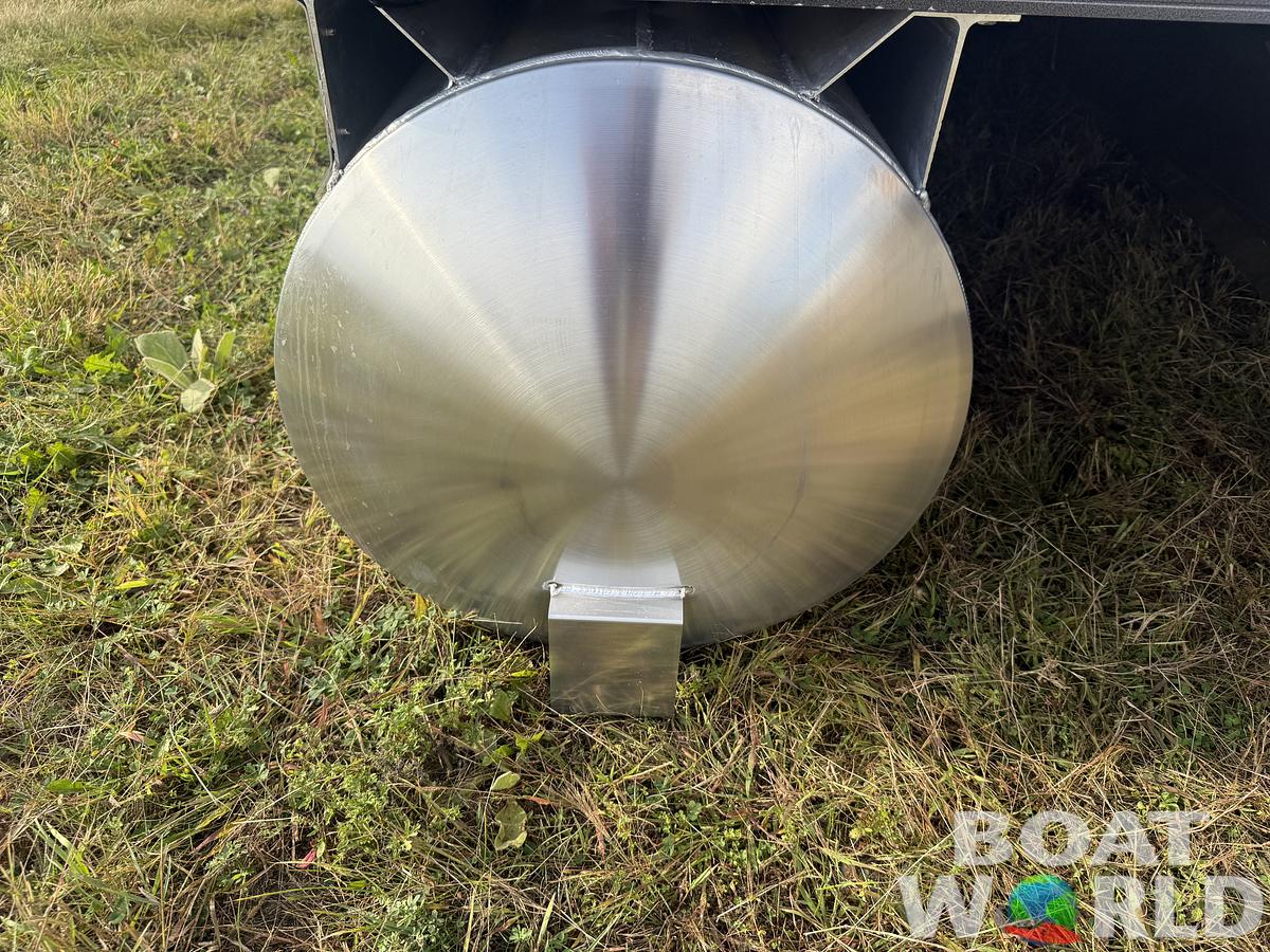 2026 Montego Bay 8522 Swingback Deluxe Pontoon 