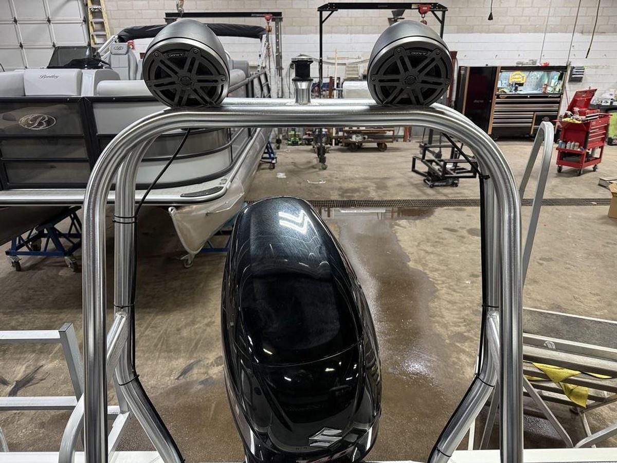 Used 2020 Bentley Pontoons Legacy 223 Navigator Quad Lounge Tritoon & Suzuki 140HP 4-Stroke EFI