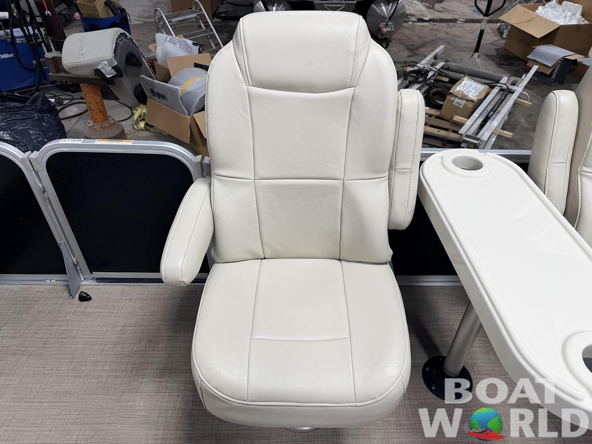 Used 2018 Premier 220 SunSpree