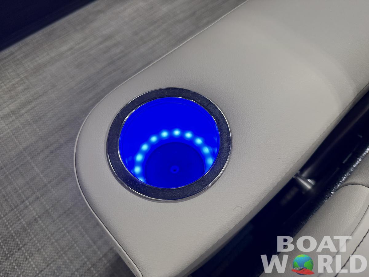 2025 Bentley Pontoons Legacy 223 Swingback Tritoon & Honda 4-Stroke EFI