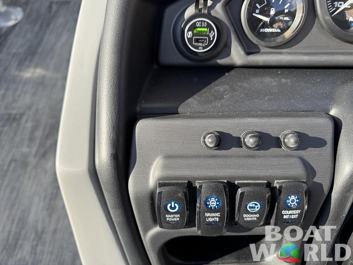 2026 Bentley Pontoons Forward Fish 220 Swingback