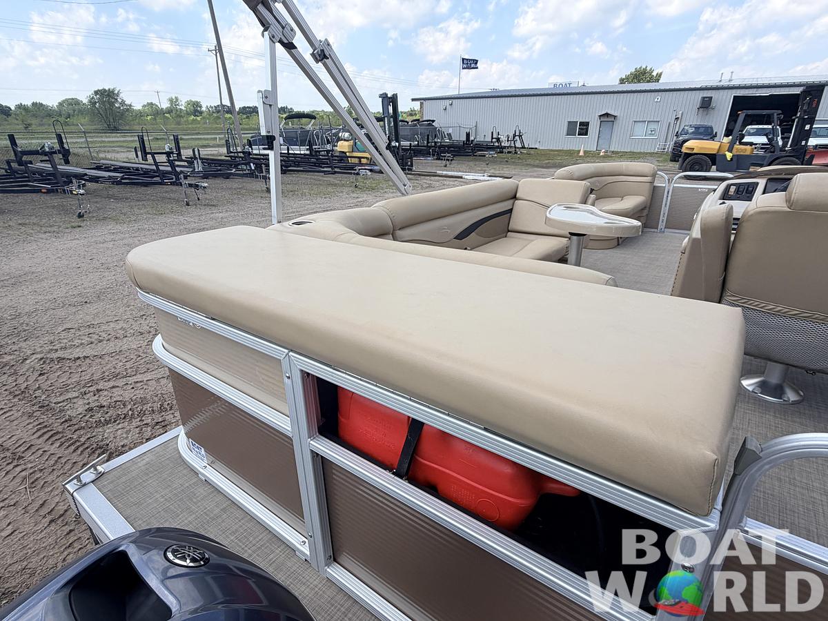 Used 2017 Bennington 208 SL & 50HP Yamaha 4Stroke -$24,995