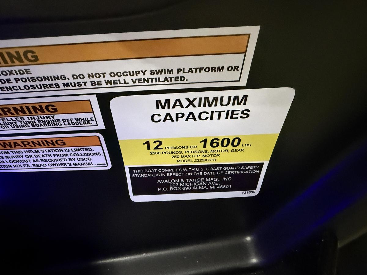 2025 Tahoe Pontoons Cascade 2385 Quad Lounge Shift Tritoon & 225HP 4-Stroke