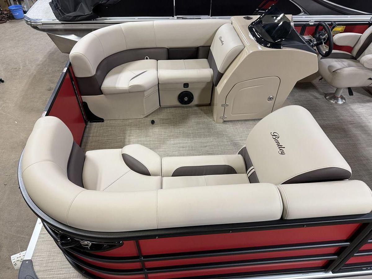 2025 Bentley Pontoons Legacy 200 Navigator Quad Lounge & Honda 4-Stroke EFI