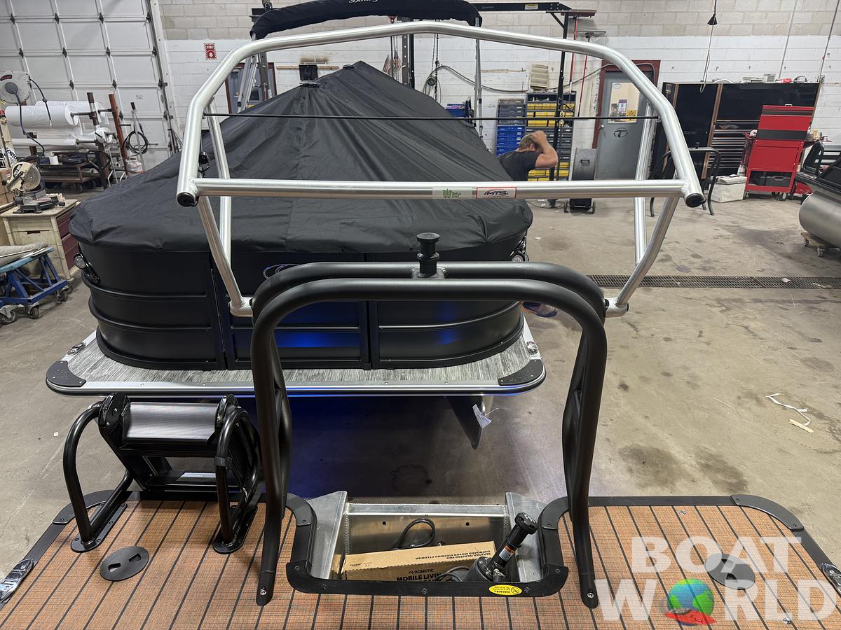 2026 Bentley Pontoons Elite 253 Admiral Quad Lounge Tritoon & 4-Stroke EFI