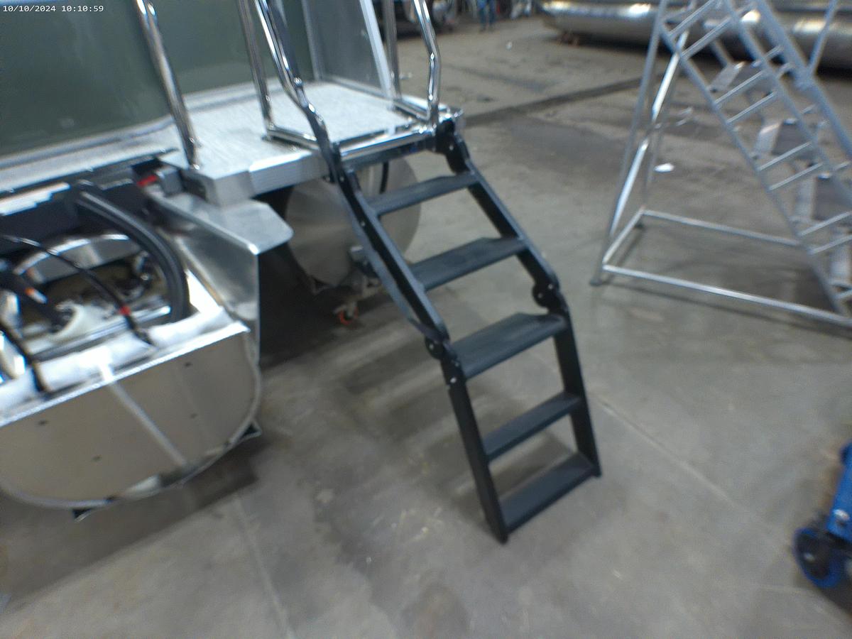 2025 Tahoe Pontoons Cascade 2385 Swingback Tritoon & 225HP 4-Stroke EFI