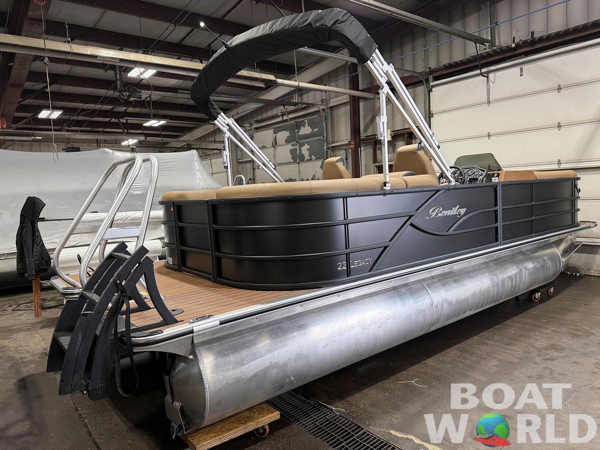 2026 Bentley Legacy 223 Navigator Quad Lounge Tritoon