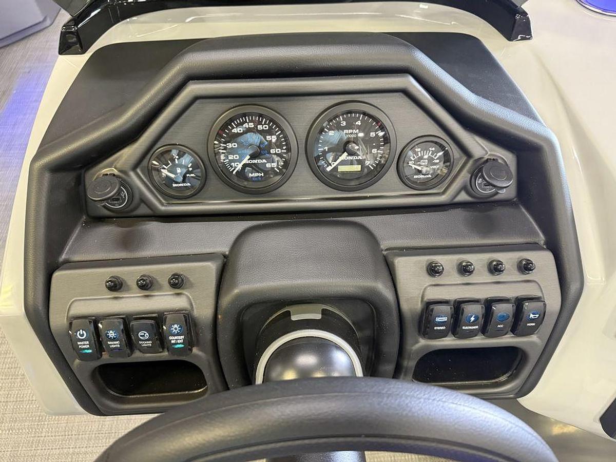 2026 Bentley Pontoons Legacy 220 Swingback & Honda 4-Stroke EFI