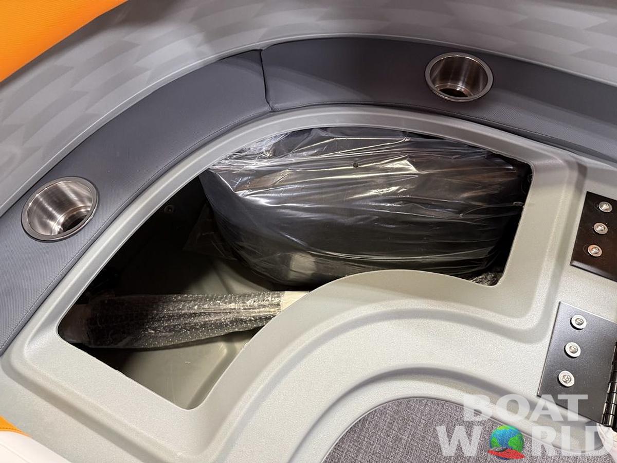 2025 Tahoe Pontoons Aura 2185 Quad Lounge & 90HP 4-Stroke EFI