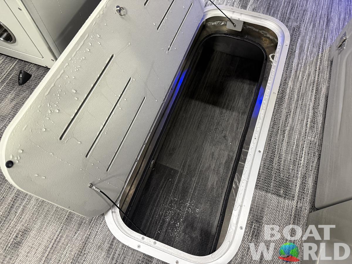 2026 Bentley Pontoons Legacy 223 Navigator Quad Lounge Tritoon 