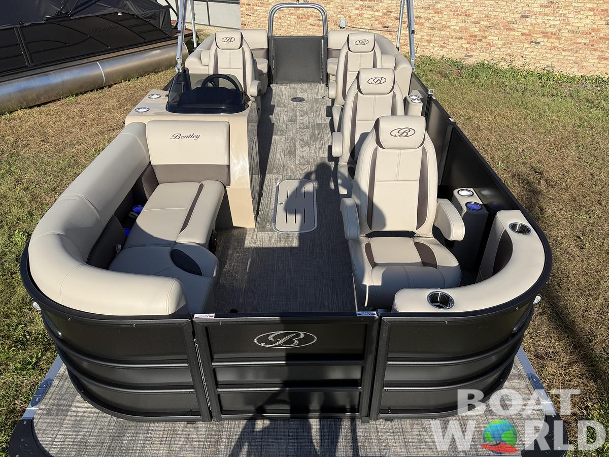 2026 Bentley Pontoons Legacy 223 Navigator DL Quad Lounge Tritoon & Honda 4-Stroke EFI