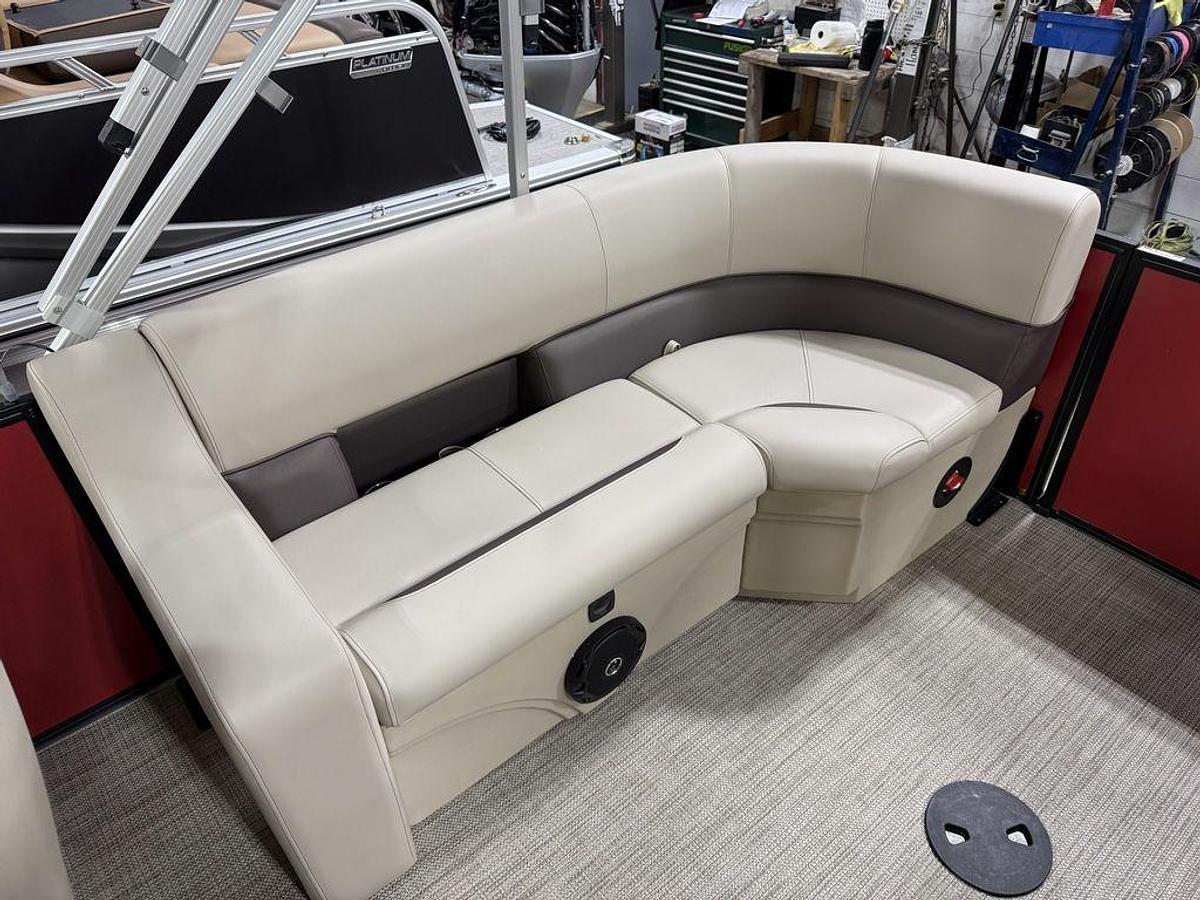 2025 Bentley Pontoons Legacy 200 Navigator Quad Lounge & Honda 4-Stroke EFI