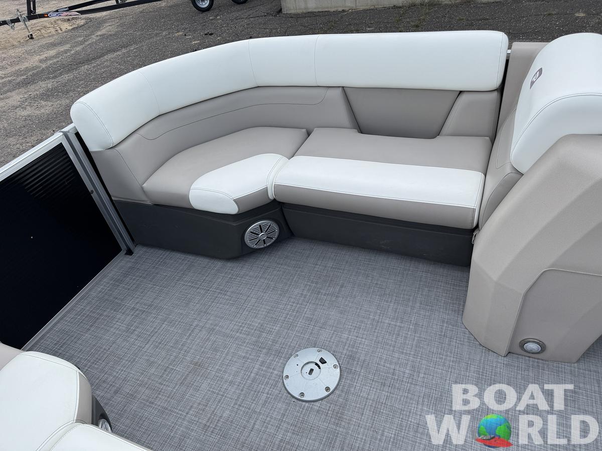 Used 2024 Princecraft Vectra 21 RL Dinette Swingback Pontoon