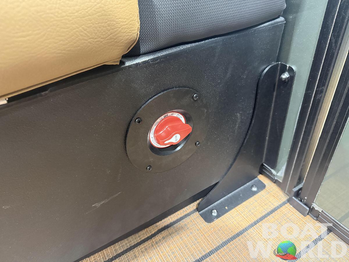 2026 Bentley Pontoons Legacy 220 Navigator DL Quad Lounge 