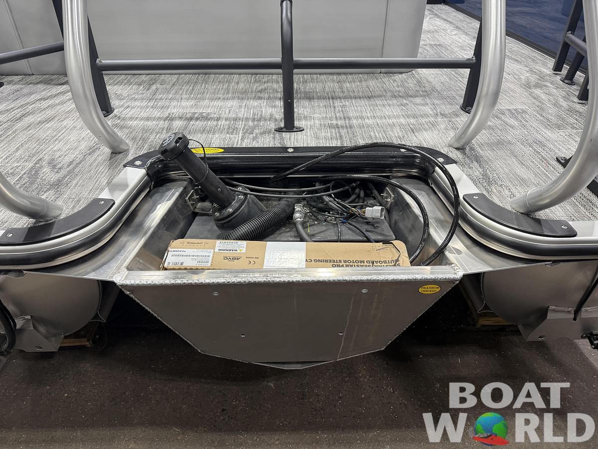 2026 Bentley Pontoons Legacy 223 Swingback Tritoon 