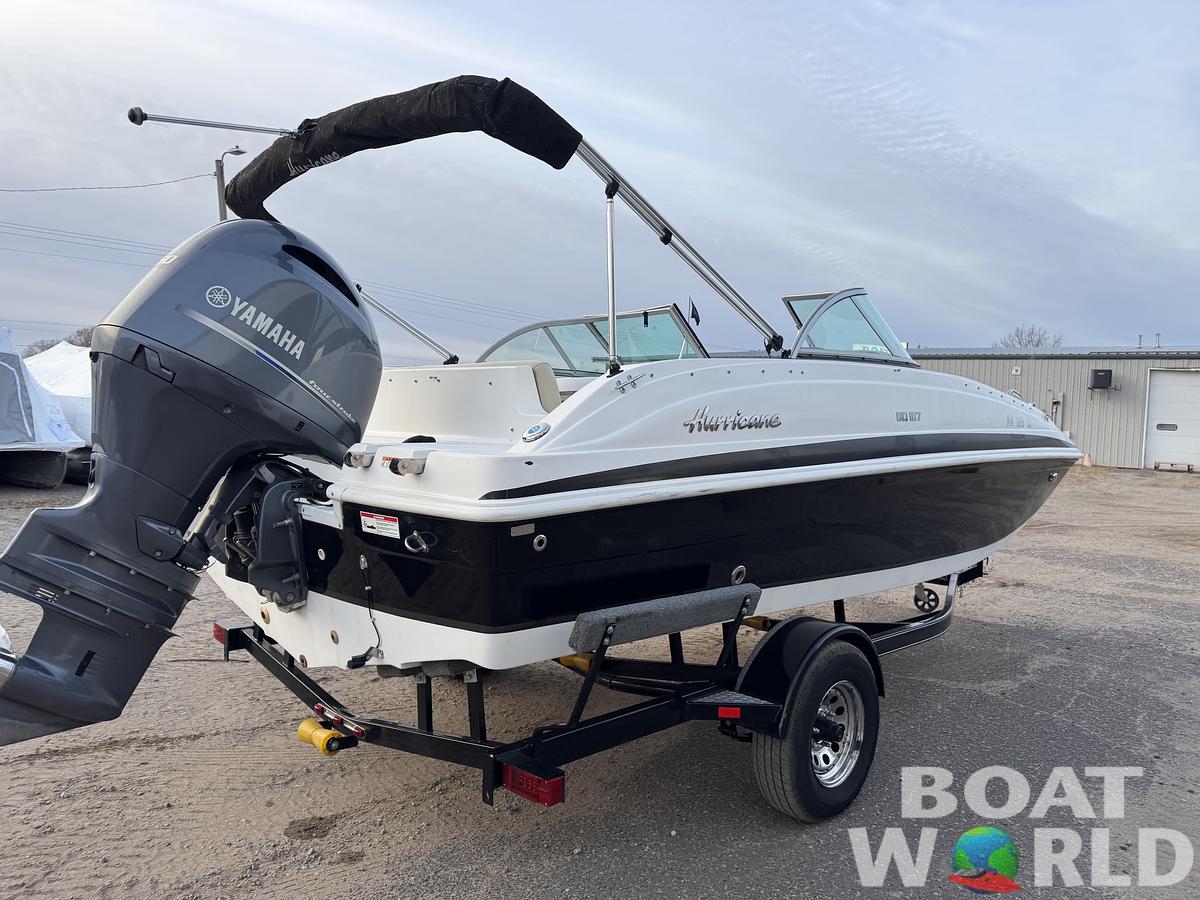 Used 2019 Hurricane SunDeck 187 with 150HP Yamaha Fourstroke EFI Outboard