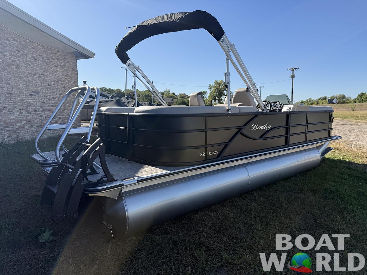 2026 Bentley Pontoons Legacy 220 Navigator DL Quad Lounge