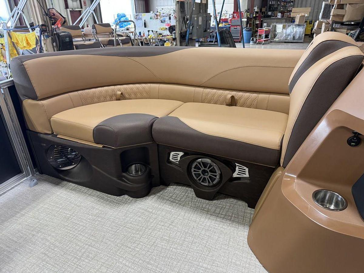 2025 Tahoe Pontoons LTZ 2385 Quad Lounge Shift Flip & Honda 4-Stroke EFI