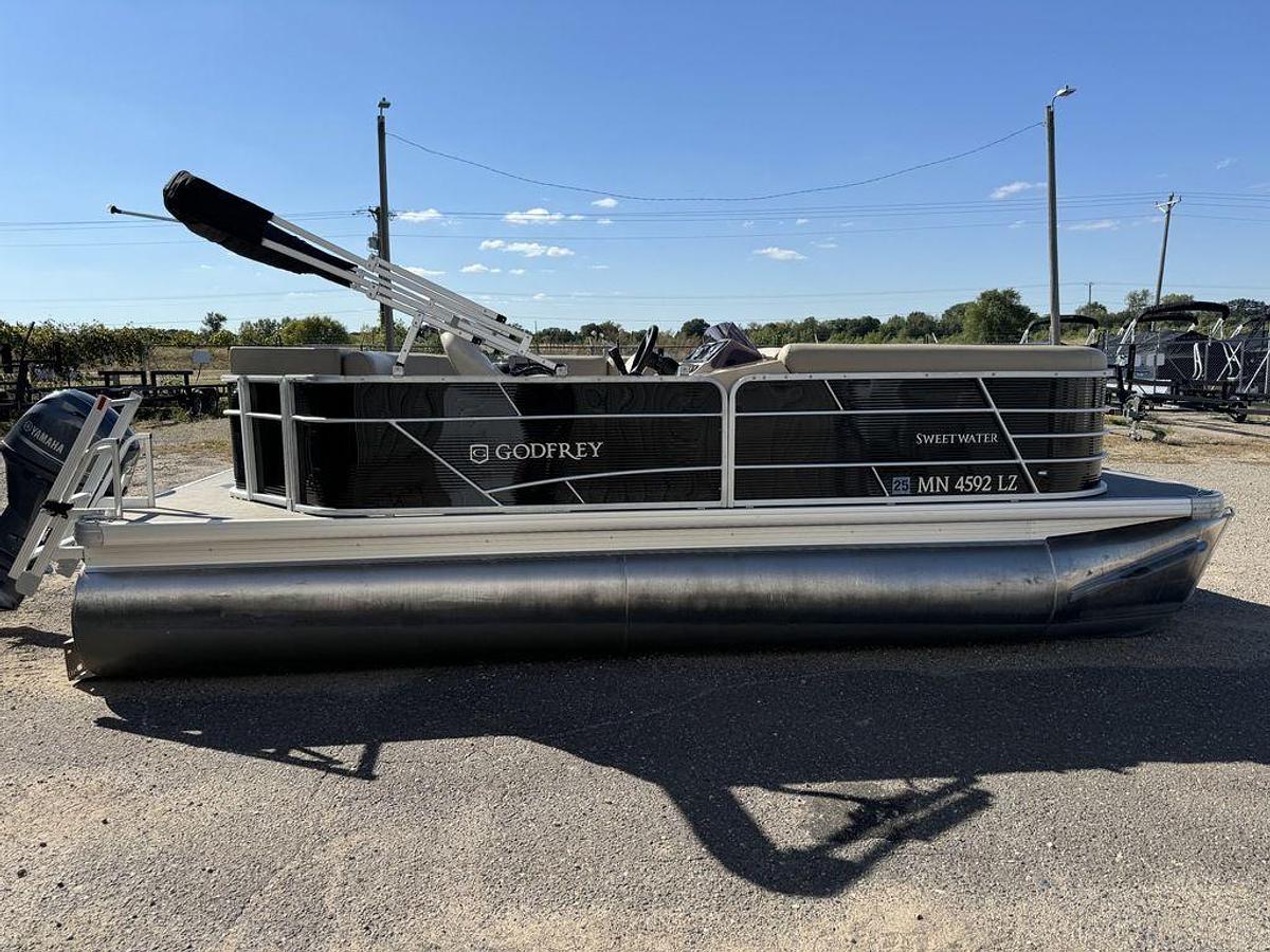 Used 2020 Sweetwater SW 2086 Cruise Pontoon with 70HP Yamaha 4-S EFI