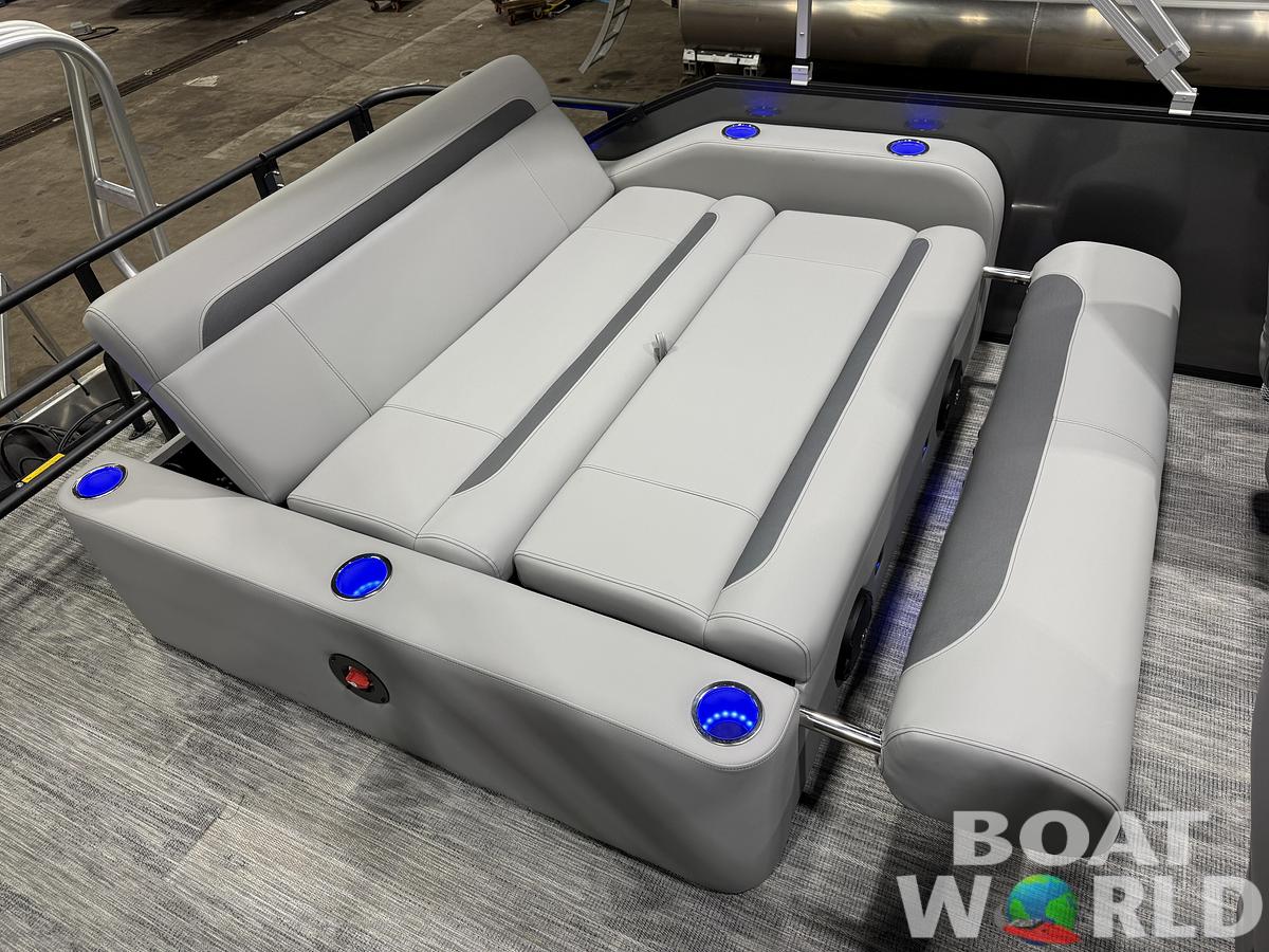 2026 Bentley Pontoons Legacy 220 Swingback 