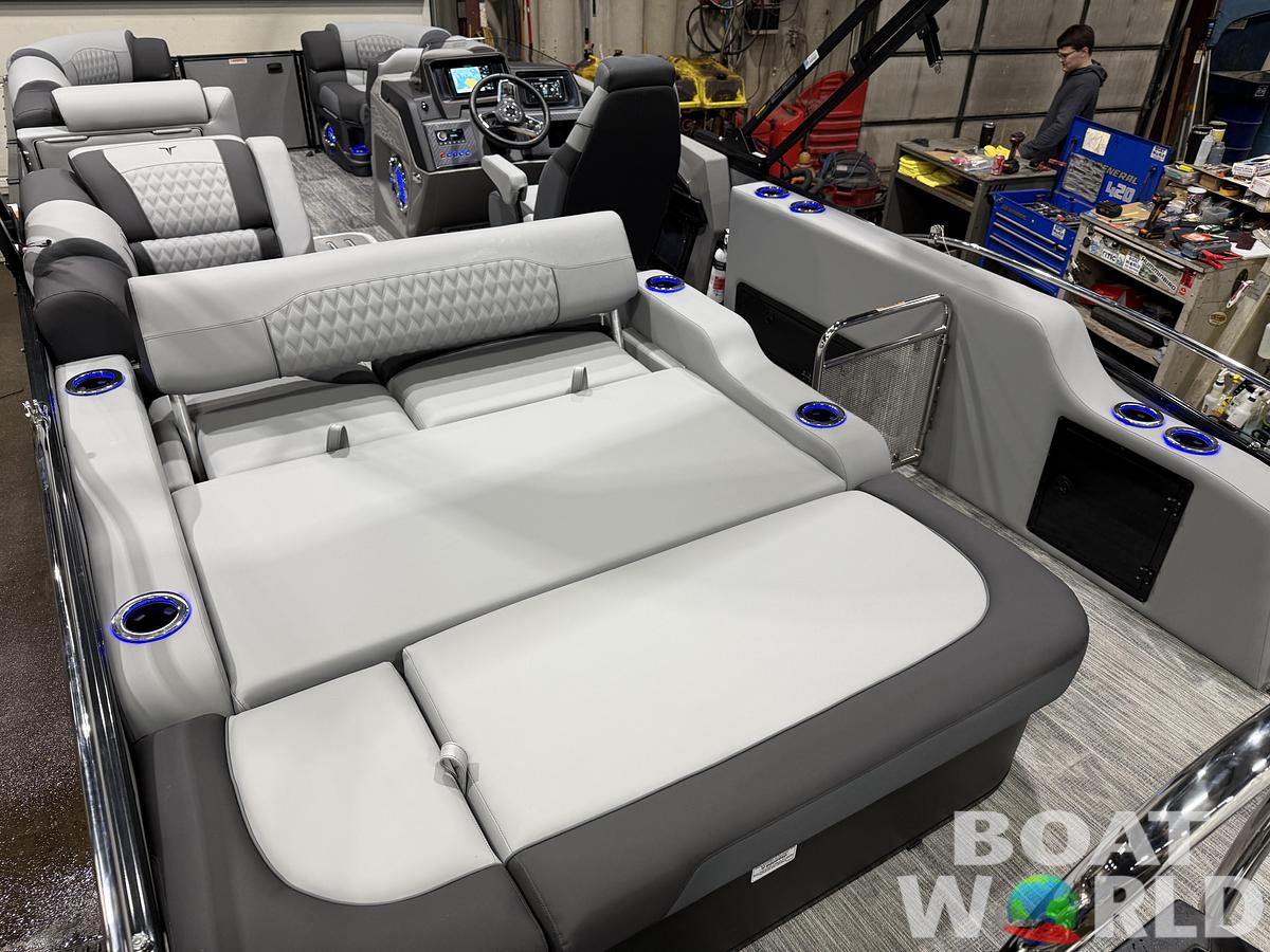 2026 Tahoe Pontoons Cascade 2385 Swingback (VRB) Tritoon