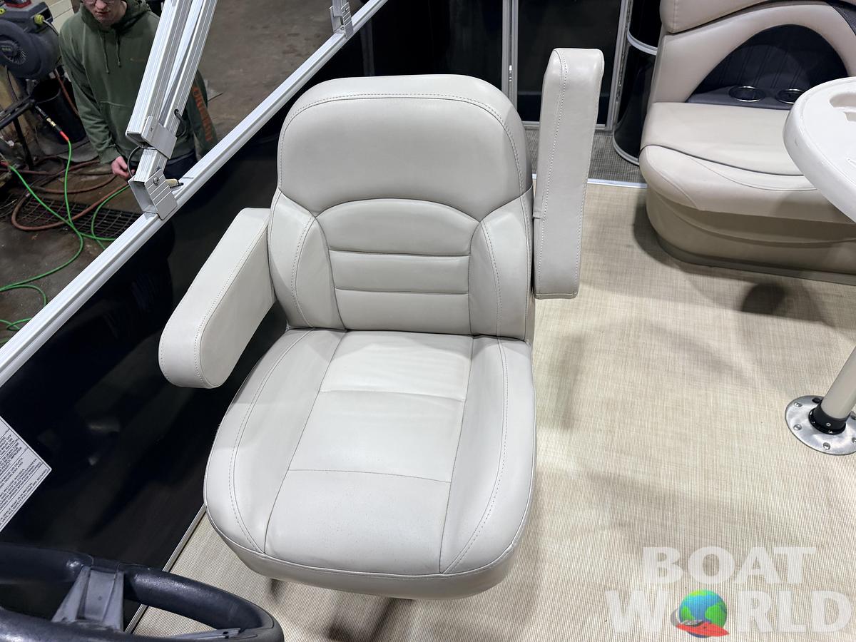Used 2015 Sylvan Mirage 820 Cruise Special Edition Pontoon
