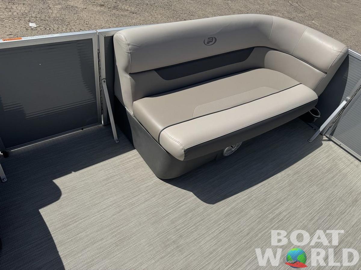 Used 2020 Princecraft Vectra 19 Pontoon