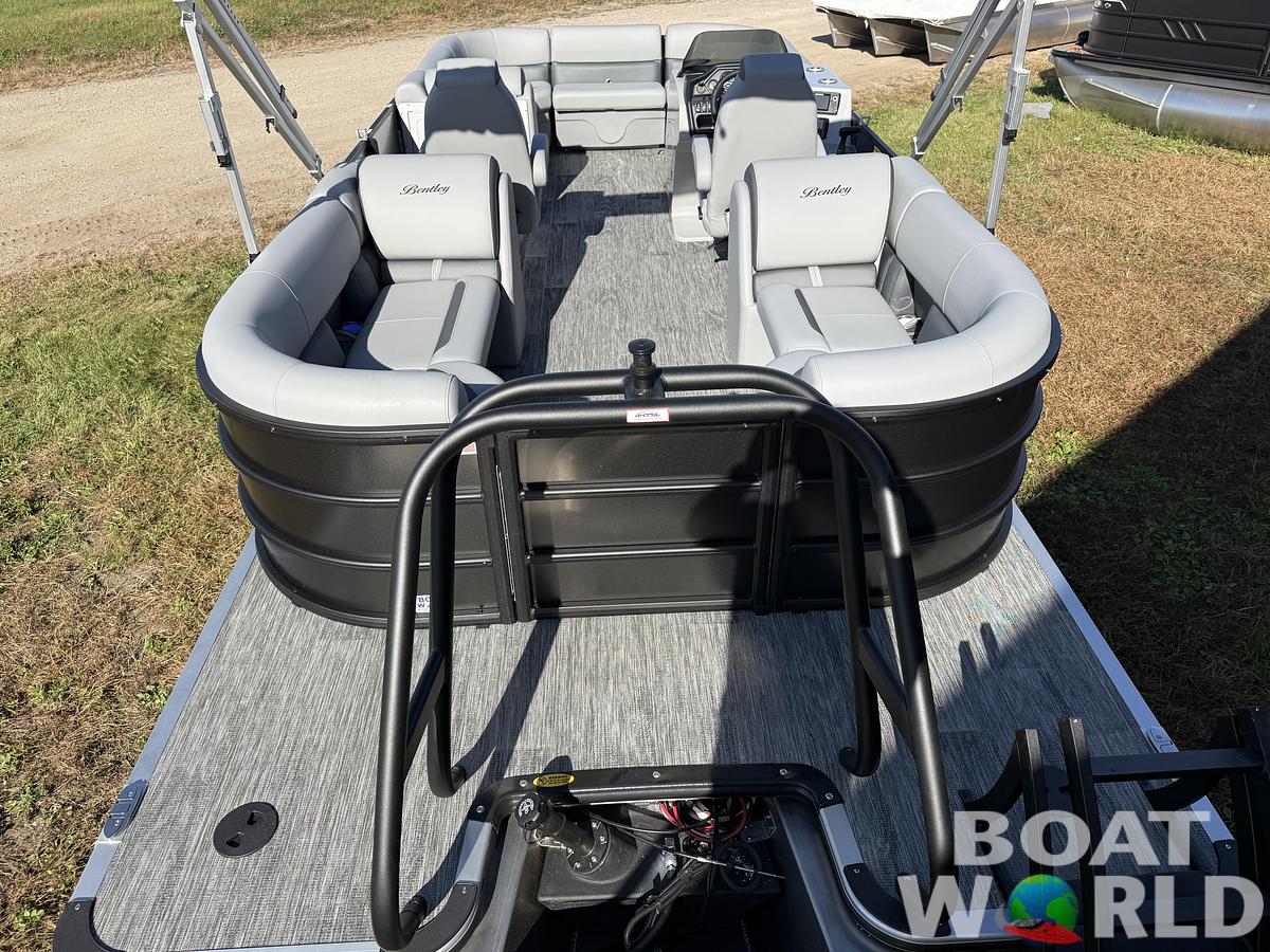 2026 Bentley Pontoons Legacy 220 Navigator Quad Lounge 