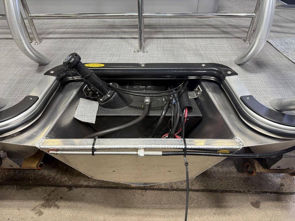 2026 Bentley Pontoons Legacy 220 Swingback & Honda 4-Stroke EFI