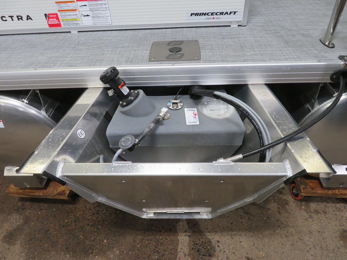 2025 Princecraft Vectra 21 RL Dinette Swingback Pontoon & Mercury 4-Stroke EFI