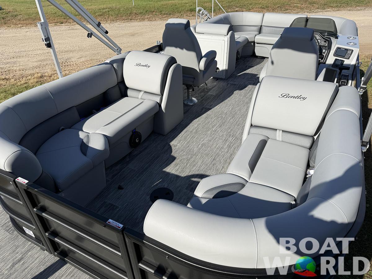 2026 Bentley Pontoons Legacy 220 Navigator Quad Lounge 