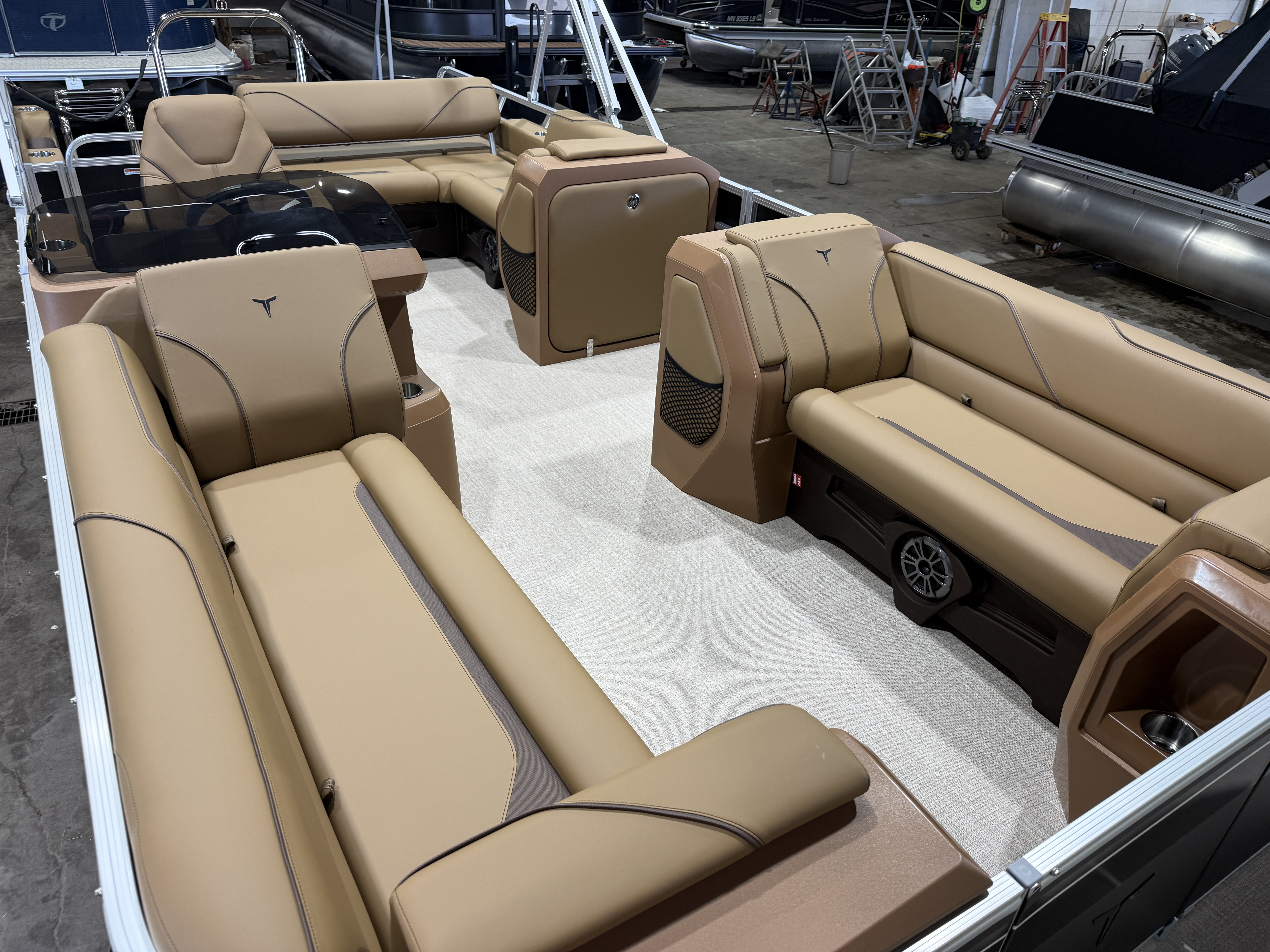 2027 Tahoe Sport VRB Premium 2385 Swingback & 4-Stroke $37995