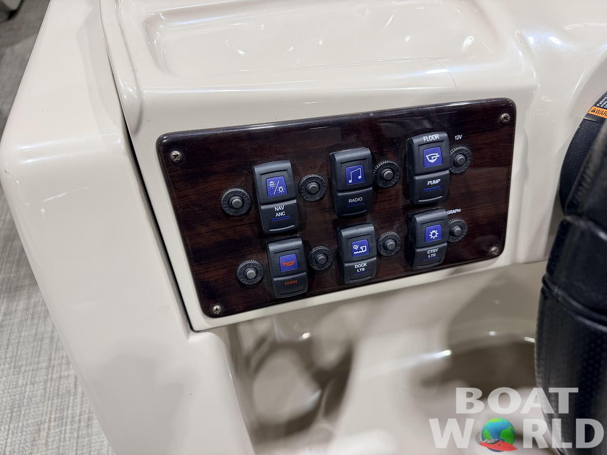 Used 2016 Sylvan Mirage 822 LZ & 50HP Yamaha 4Stroke - $21,995