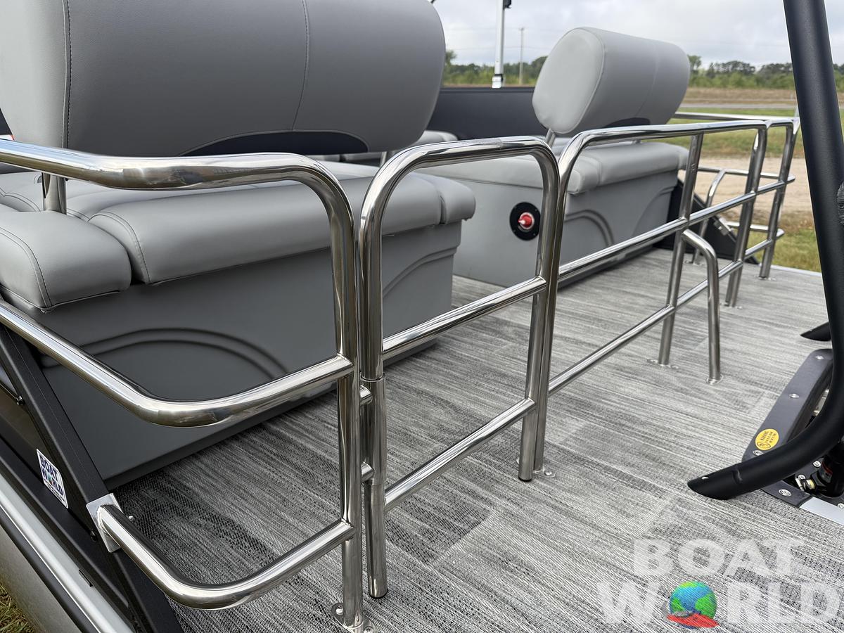 2026 Bentley Pontoons Legacy 223 QSB Swingback Tritoon 