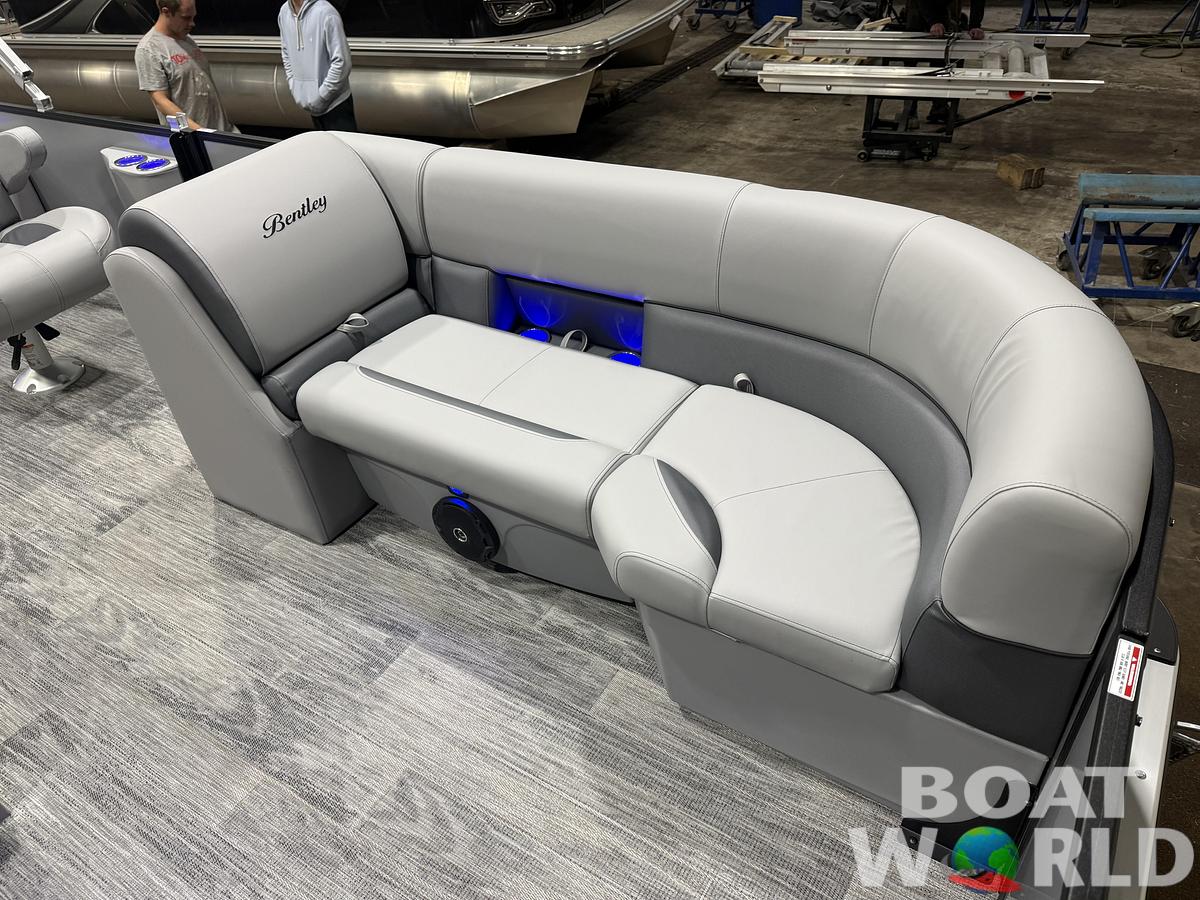 2026 Bentley Pontoons Legacy 220 Swingback 