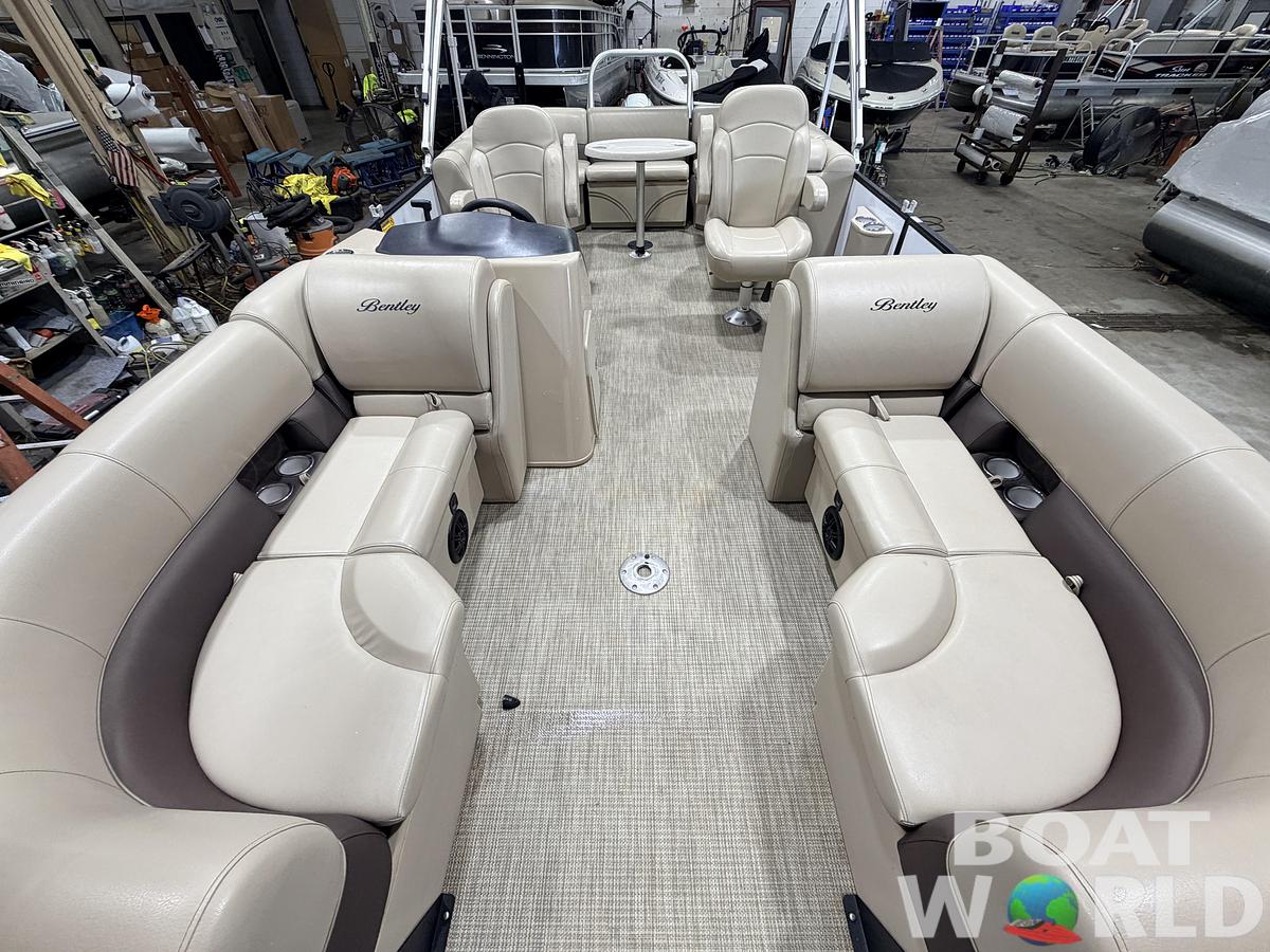 Used 2022 Bentley Pontoons Legacy 200 Navigator Quad Lounge & 100HP Honda 4Stroke -$34,995