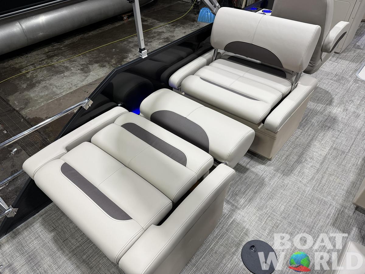 2026 Bentley Pontoons Legacy 223 QSB Swingback Tritoon 