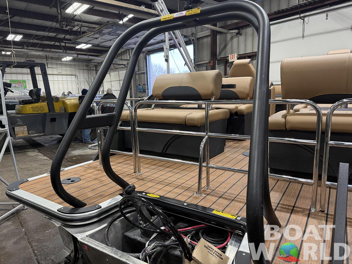 2026 Bentley Pontoons Legacy 223 QSB Swingback Tritoon 