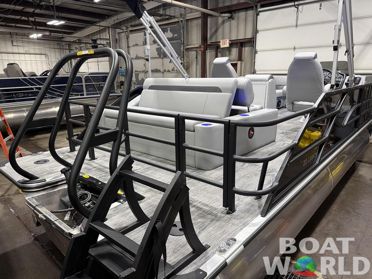 2026 Bentley Pontoons Legacy 220 Swingback