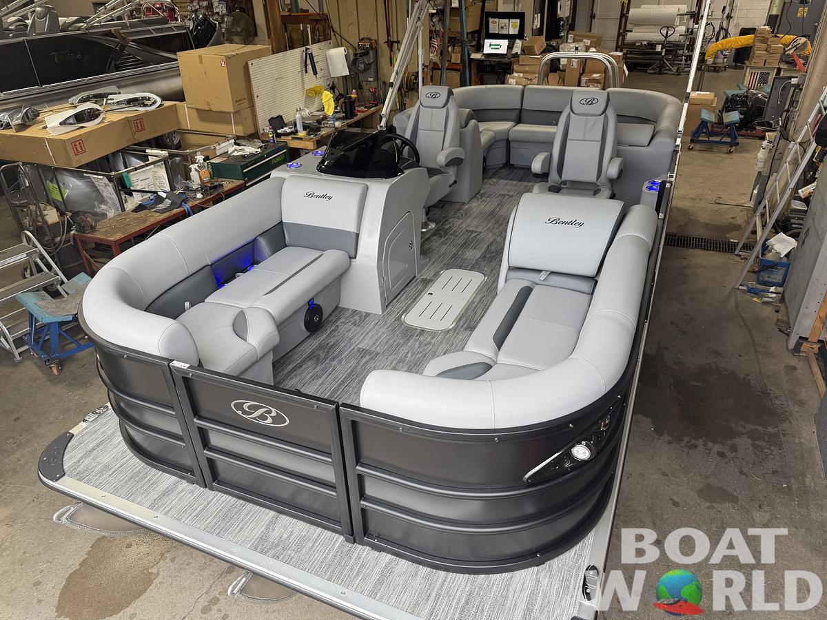 2026 Bentley Pontoons Legacy 223 Navigator Quad Lounge Tritoon 