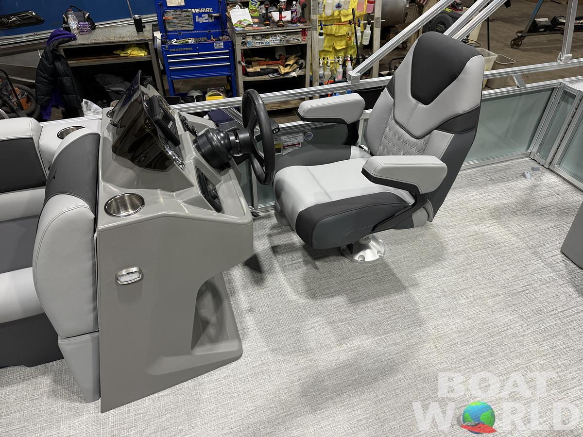 2026 Tahoe Sport VRB 2385 Swingback & 4-Stroke $34995