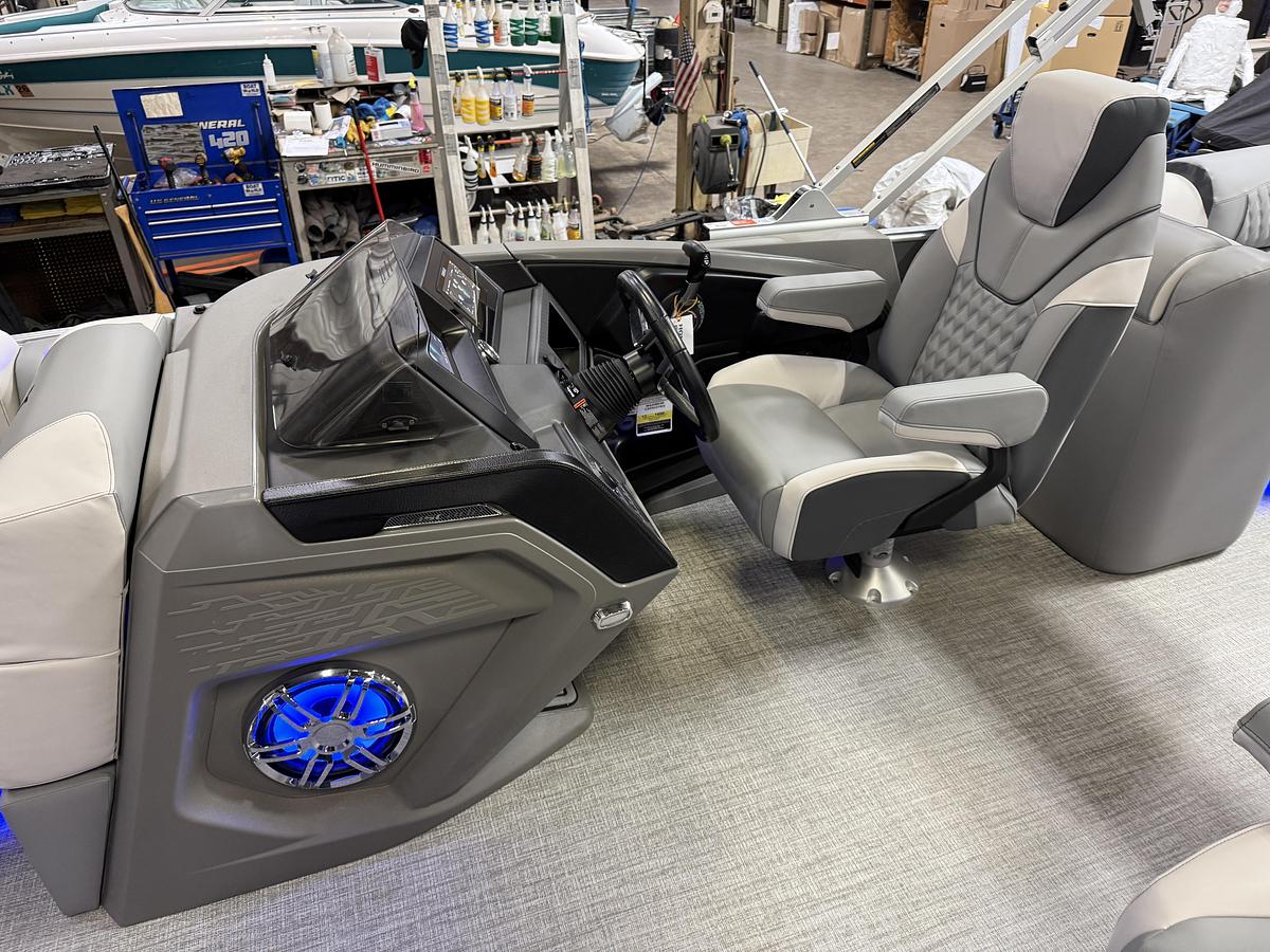 2025 Tahoe Pontoons Cascade 2385 Quad Lounge Tritoon & 225HP 4-Stroke